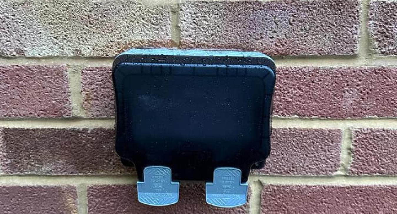 Outdoor socket installation in Bracknell